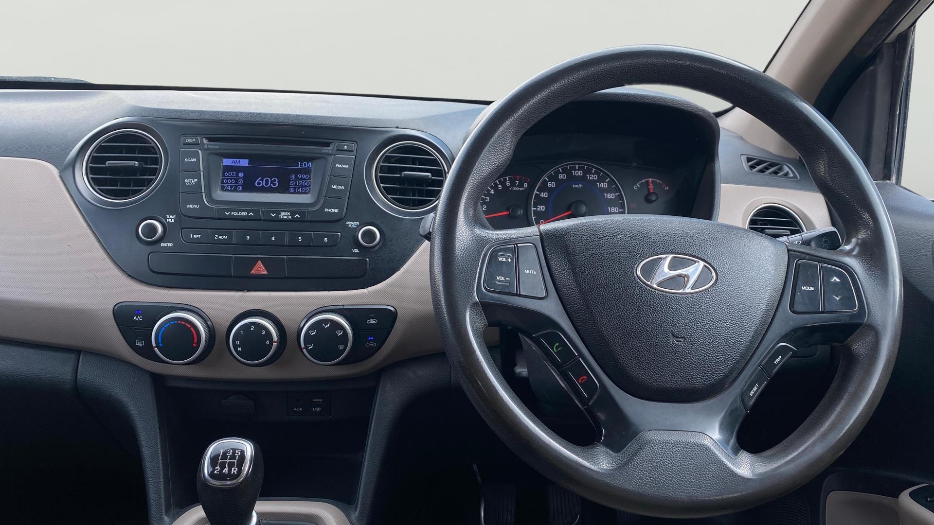 View 2015 Hyundai Grand i10 Sportz 1.2 Kappa Image 20 Used 2015 Hyundai Grand i10 Sportz 1.2 Kappa Image 20