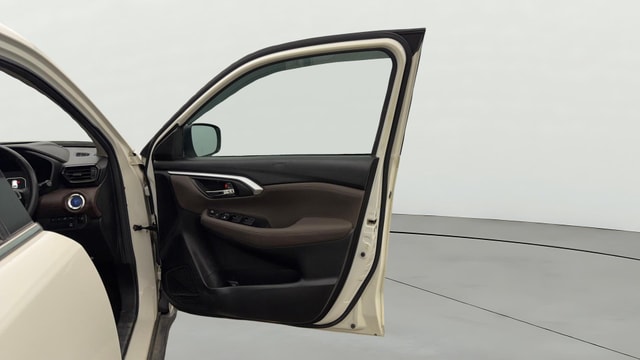 View Toyota Urban Cruiser Hyryder Image 48 Used Toyota Urban Cruiser Hyryder Image 48