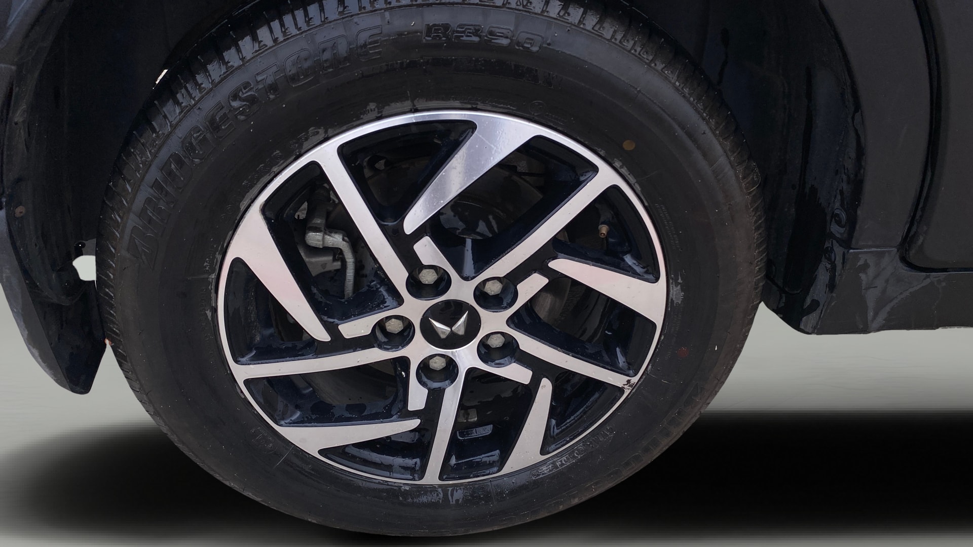 View 2024 Mahindra XUV 3XO AX5 1.2 L TCMPFi Image 24 Used 2024 Mahindra XUV 3XO AX5 1.2 L TCMPFi Image 24