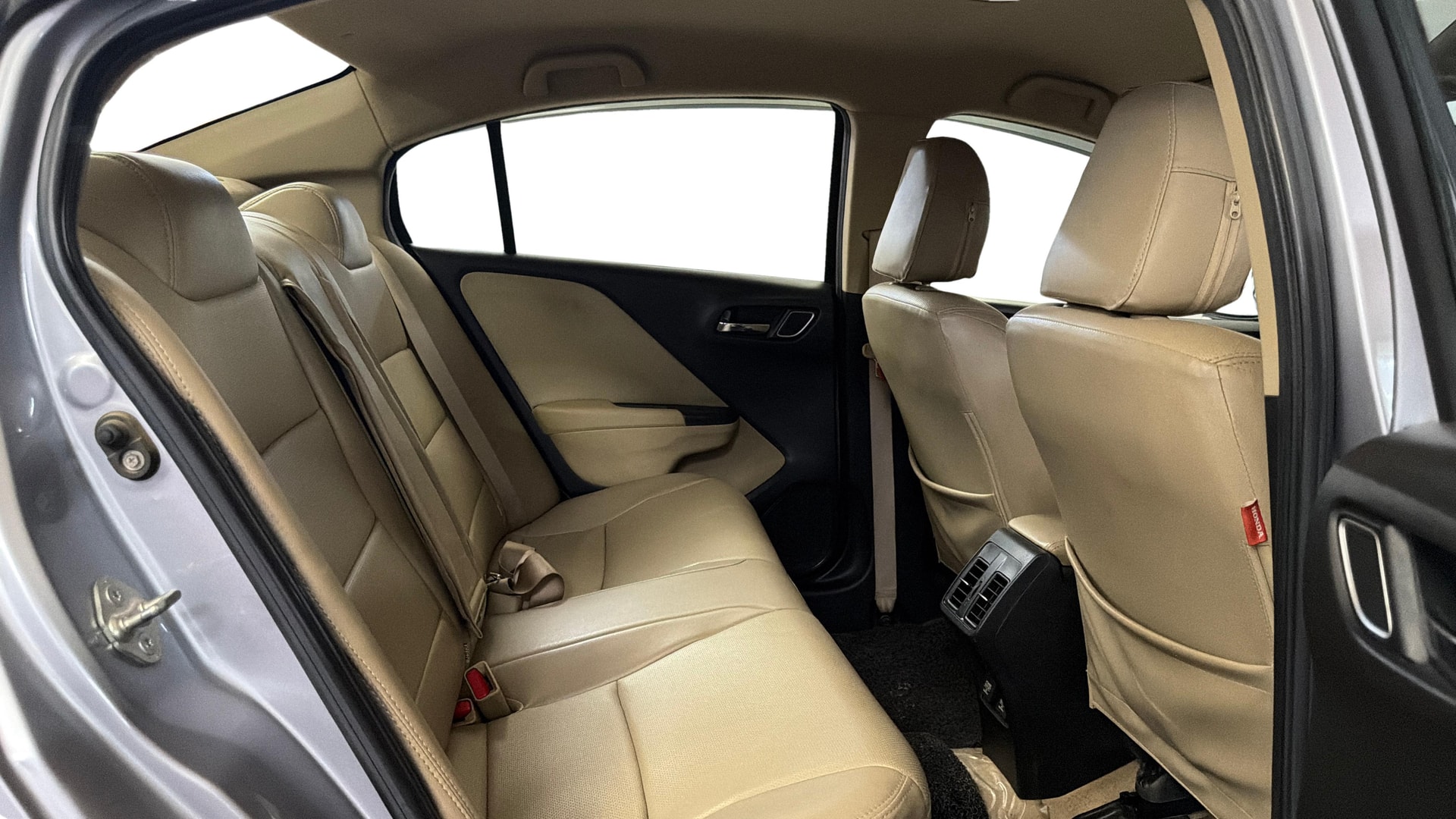 View 2022 Honda City ZX MT Diesel Anniversary Edition Image 30 Used 2022 Honda City ZX MT Diesel Anniversary Edition Image 30