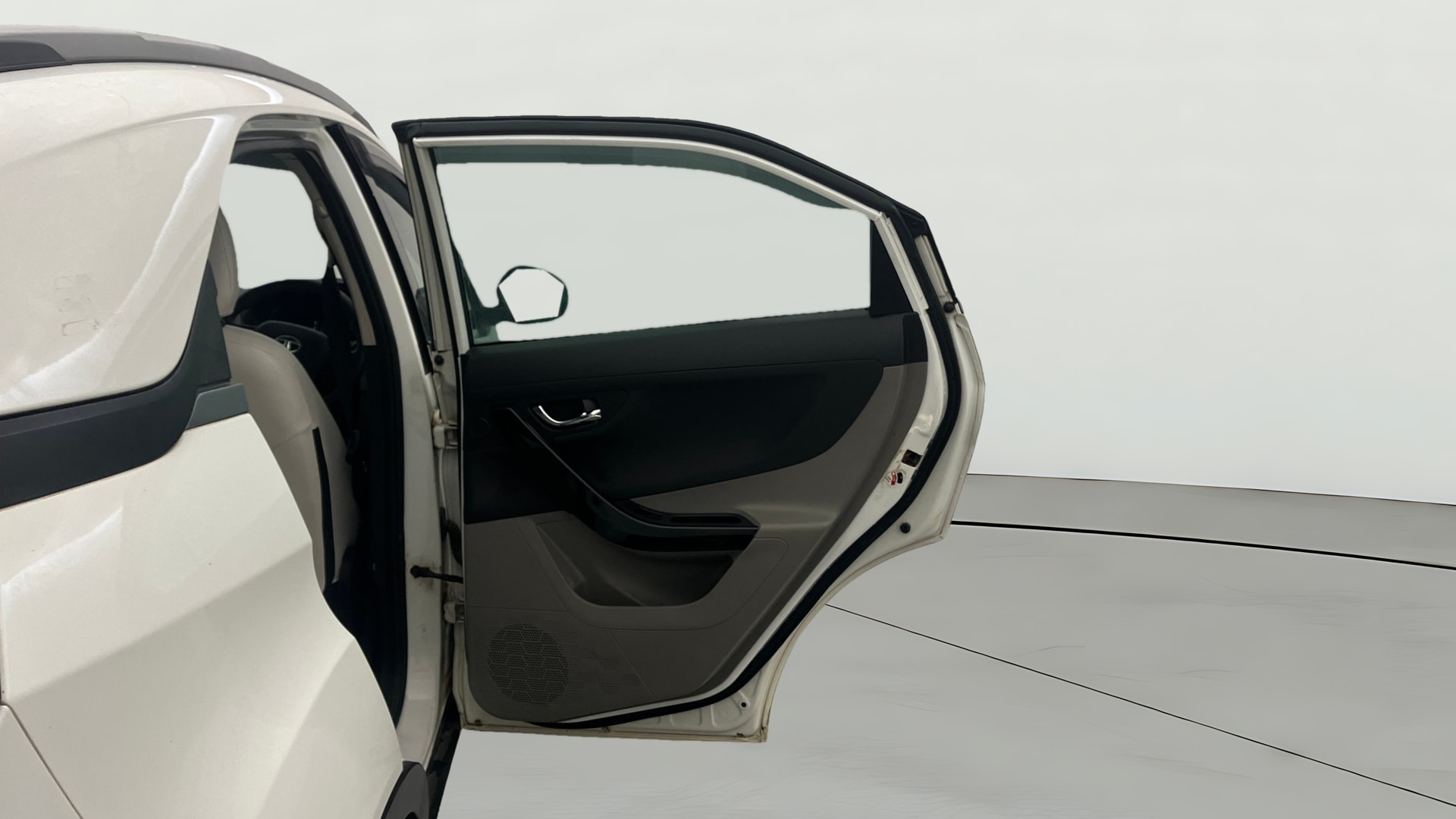 View 2019 Tata Nexon Revotorq XT Image 7 Used 2019 Tata Nexon Revotorq XT Image 7
