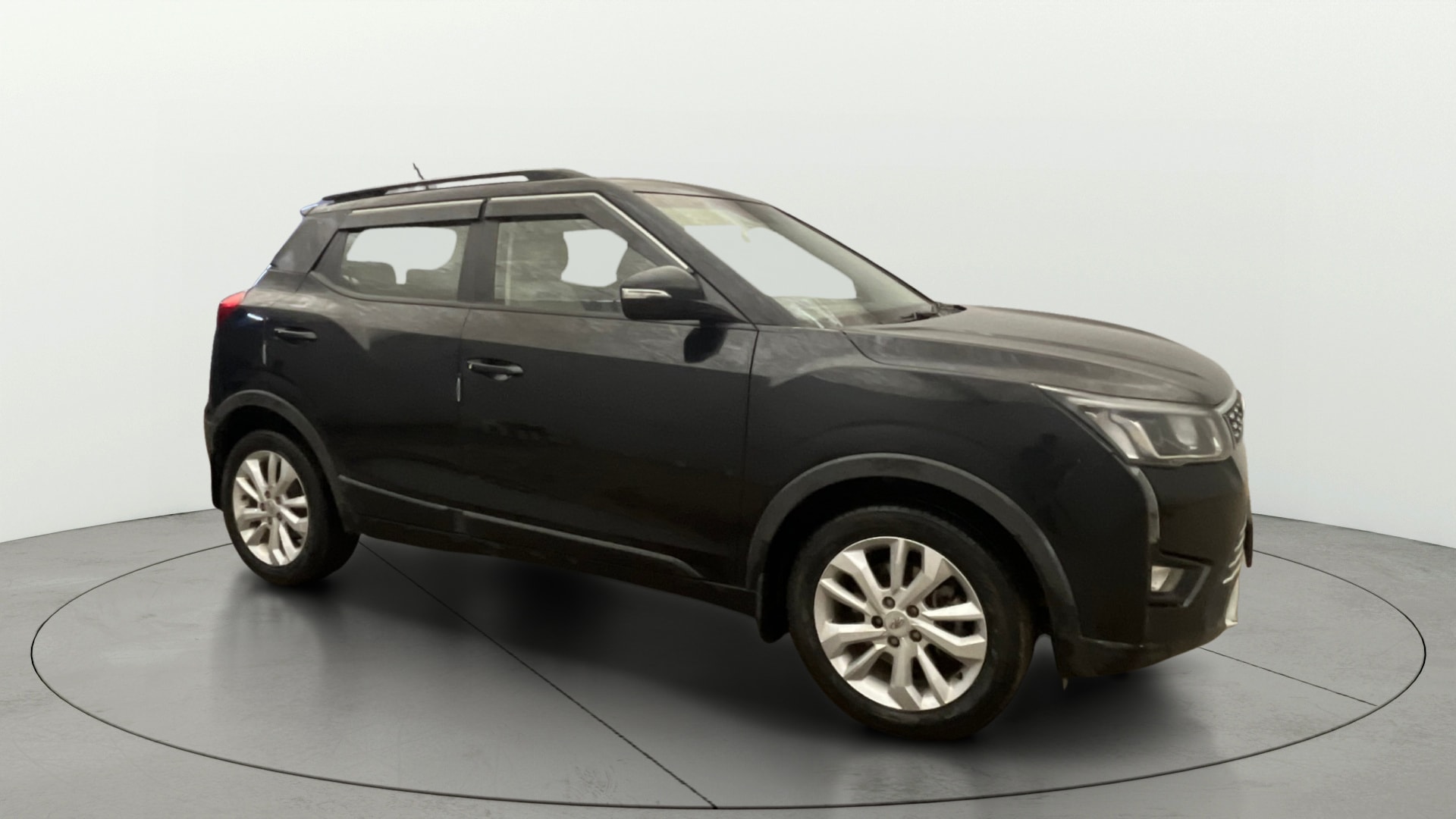 View 2020 Mahindra XUV300 W4 Petrol BS IV Image 22 Used 2020 Mahindra XUV300 W4 Petrol BS IV Image 22