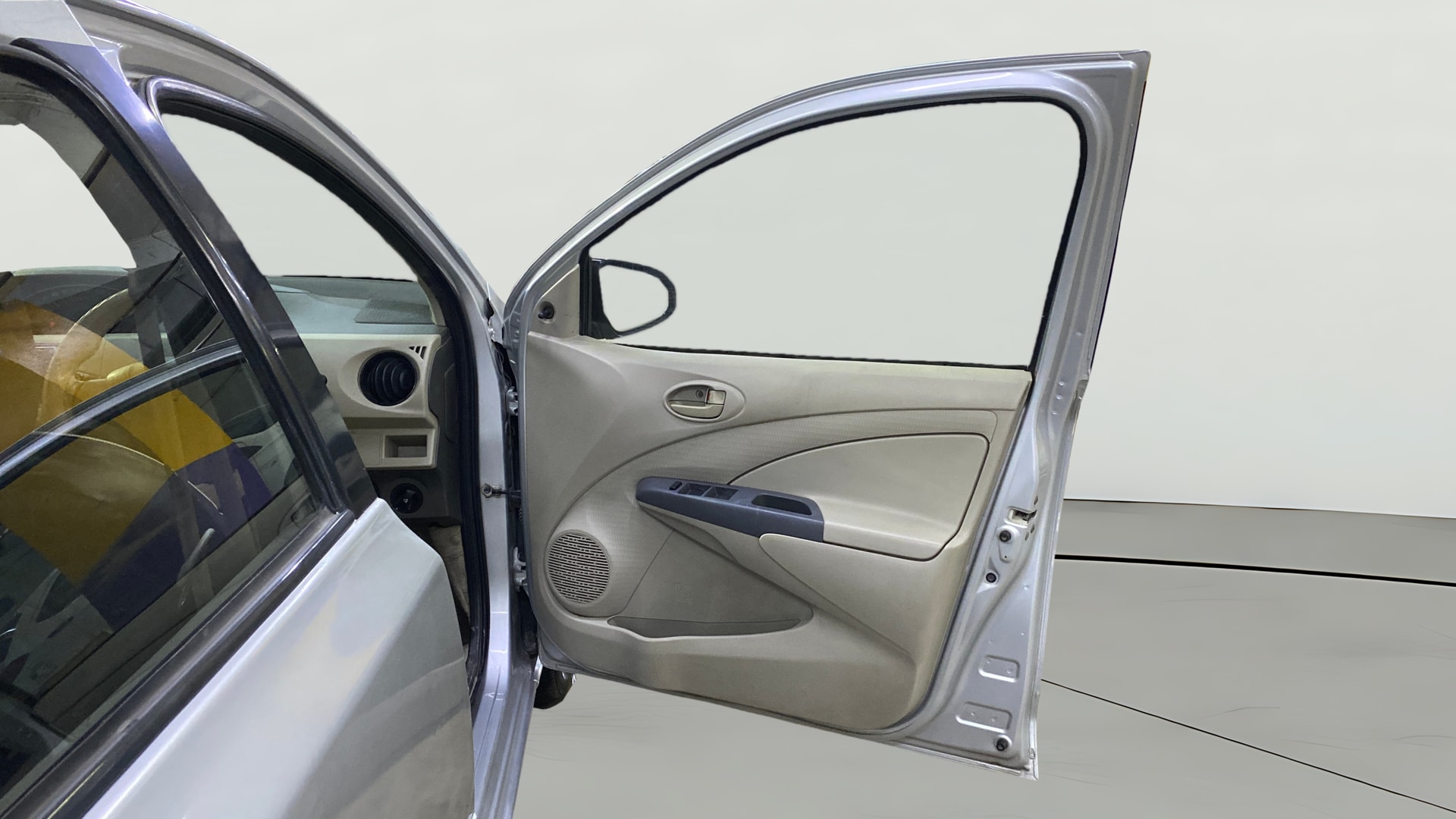 View 2014 Toyota Etios Liva GX Image 49 Used 2014 Toyota Etios Liva GX Image 49