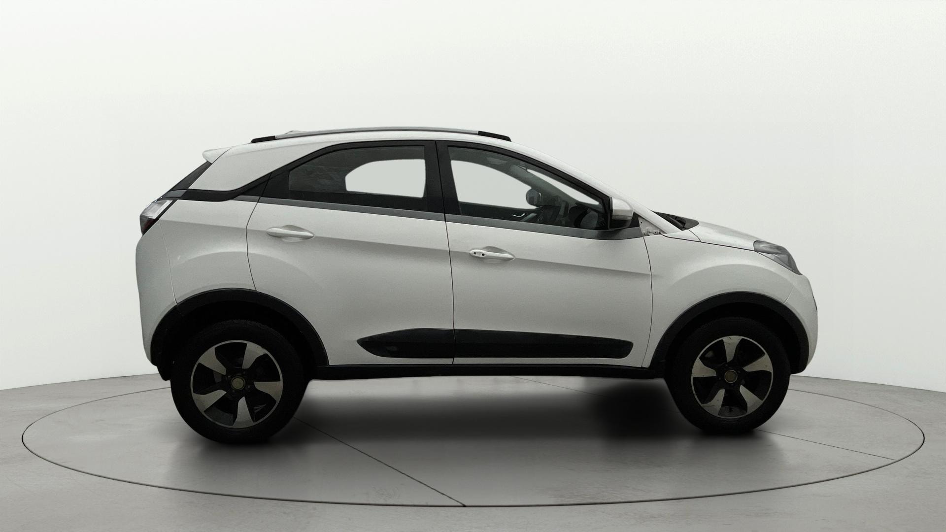 View 2018 Tata Nexon Revotron XE Image 8 Used 2018 Tata Nexon Revotron XE Image 8
