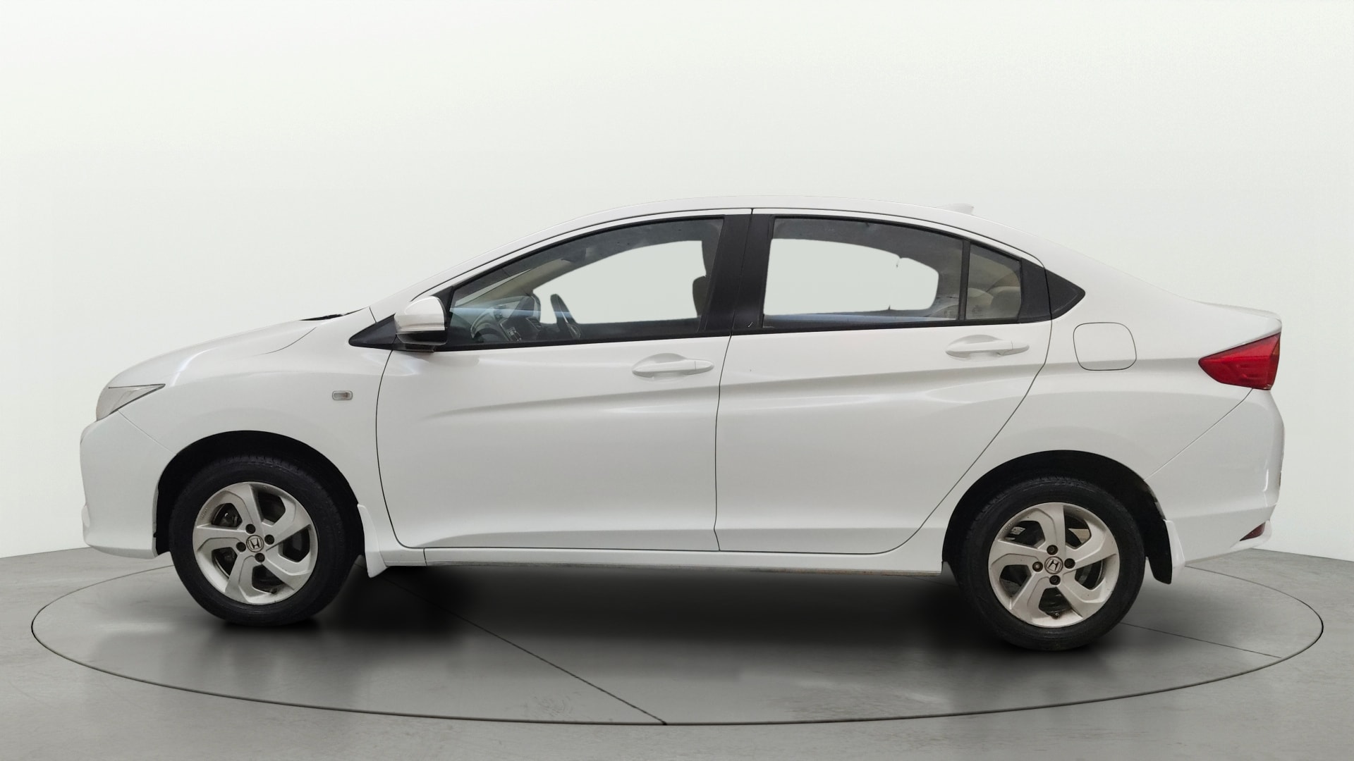 View 2015 Honda City ZX MT Diesel Anniversary Edition Image 5 Used 2015 Honda City ZX MT Diesel Anniversary Edition Image 5