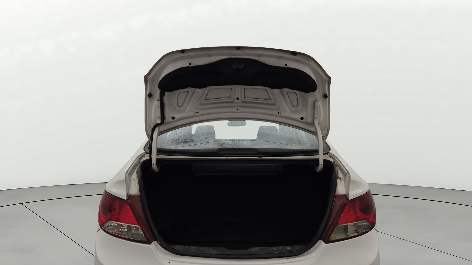 View 2014 Hyundai Fluidic Verna 1.6 CRDI SX AT Image 16 Used 2014 Hyundai Fluidic Verna 1.6 CRDI SX AT Image 16
