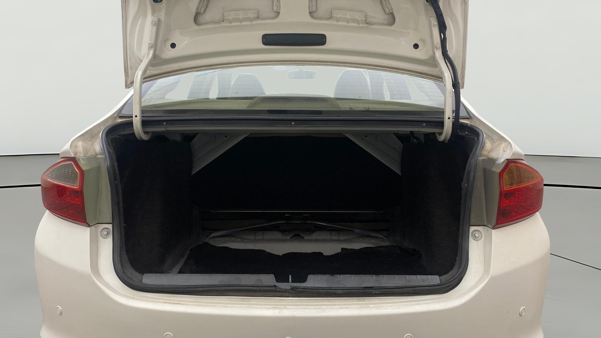 View 2015 Honda City ZX MT Diesel Anniversary Edition Image 36 Used 2015 Honda City ZX MT Diesel Anniversary Edition Image 36