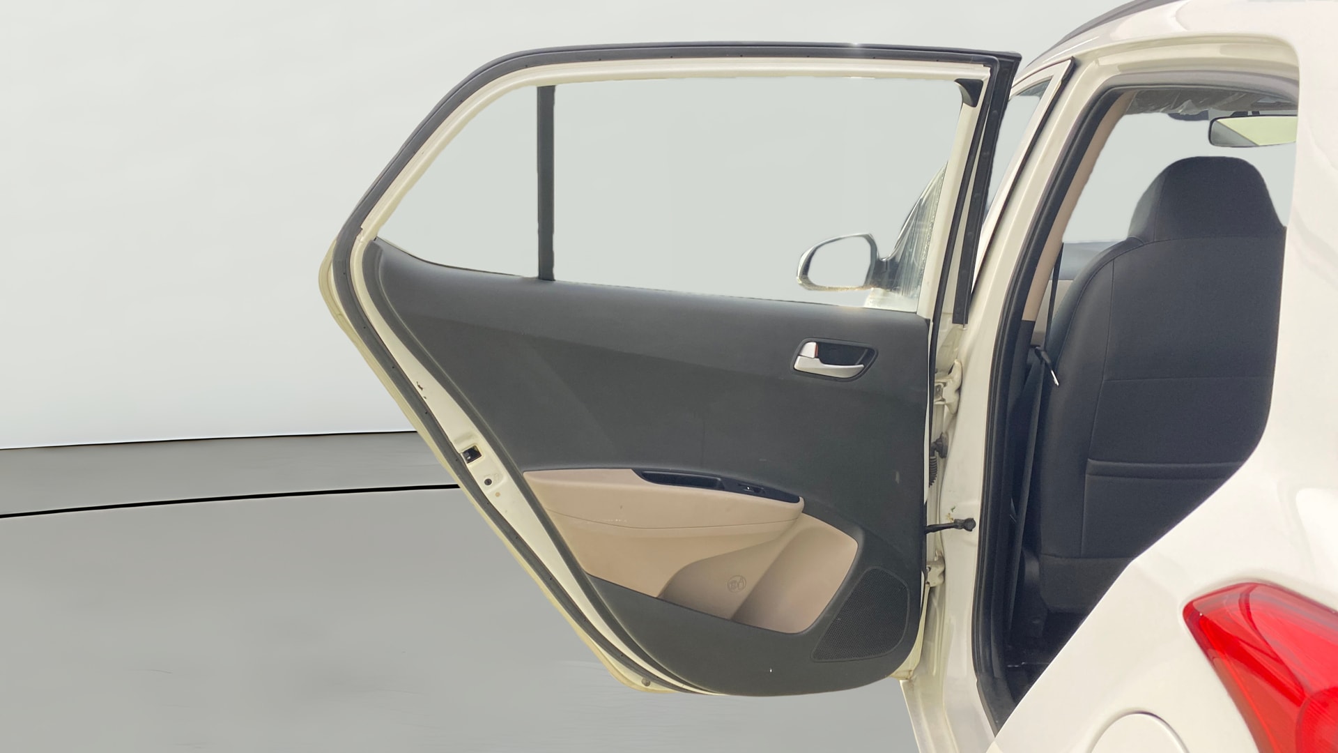 View 2015 Hyundai Grand i10 Asta AT 1.2 Kappa VTVT Image 22 Used 2015 Hyundai Grand i10 Asta AT 1.2 Kappa VTVT Image 22