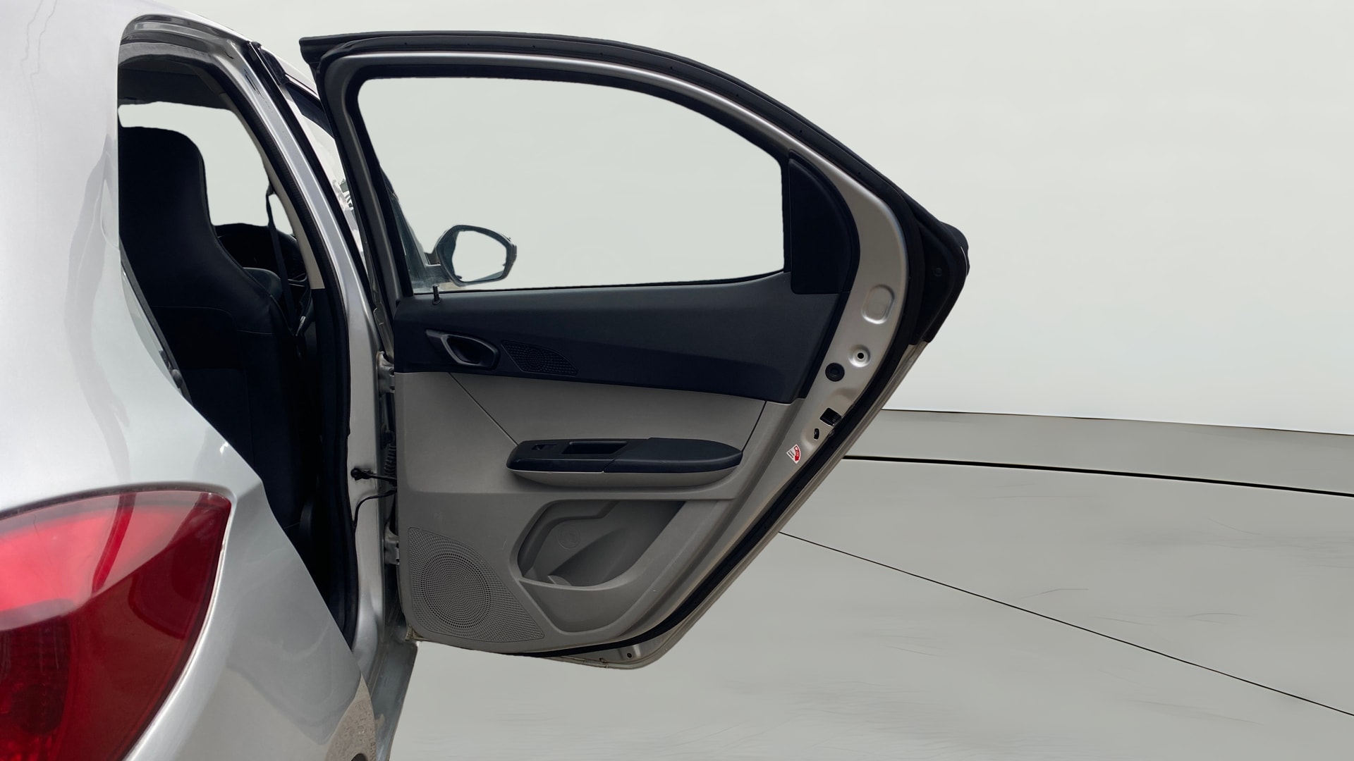 View 2019 Tata Tiago Revotorq XB Image 7 Used 2019 Tata Tiago Revotorq XB Image 7