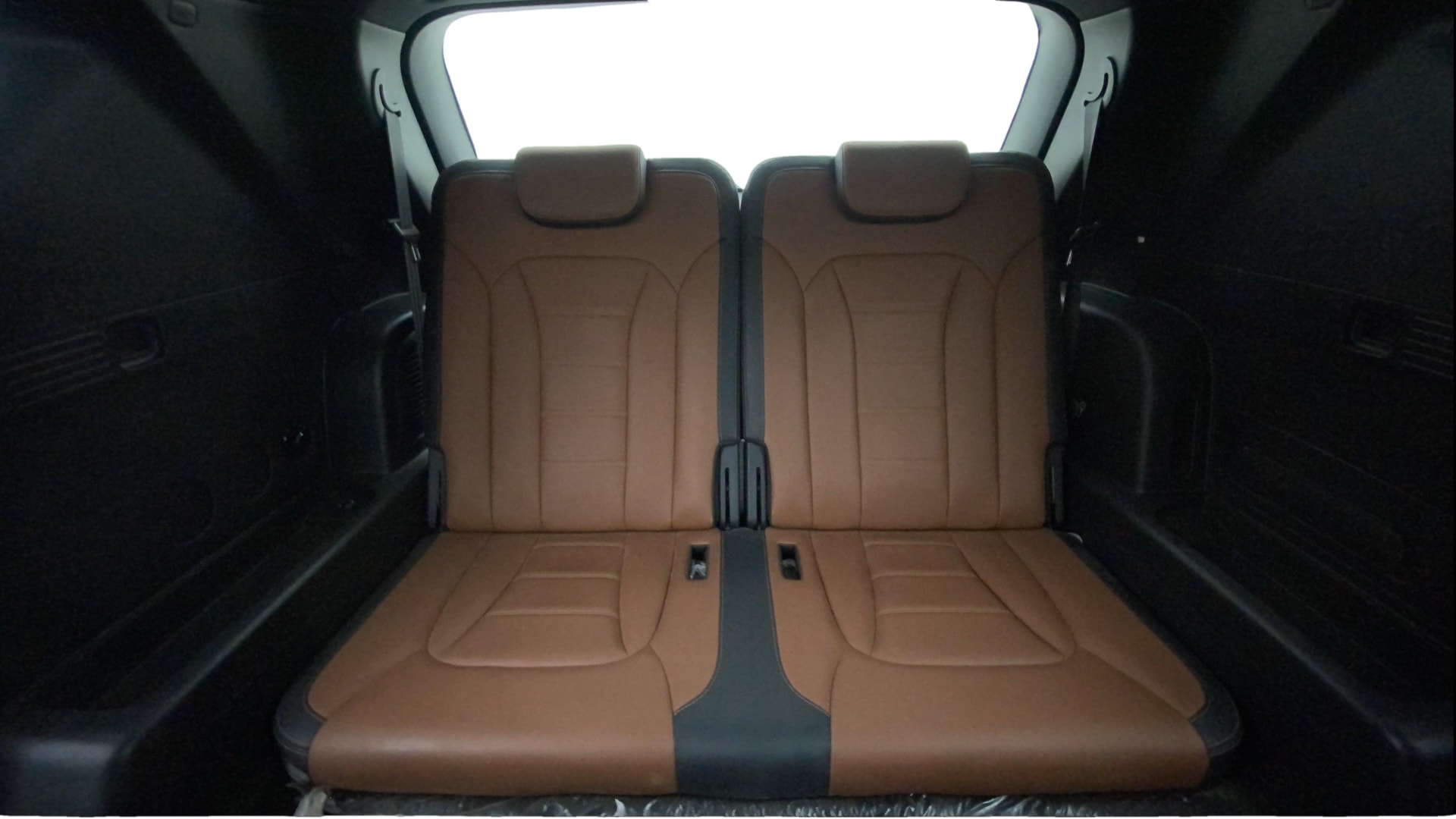 View 2022 Mahindra Alturas G4 4WD AT Image 10 Used 2022 Mahindra Alturas G4 4WD AT Image 10