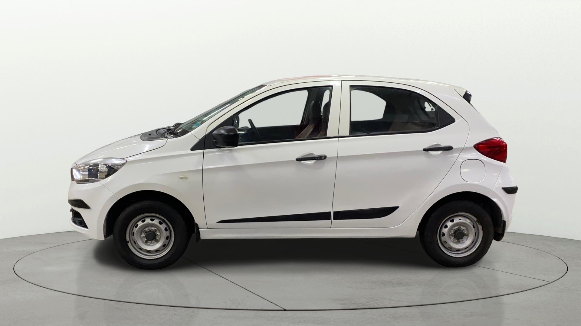 View 2018 Tata Tiago Revotorq XB Image 5 Used 2018 Tata Tiago Revotorq XB Image 5