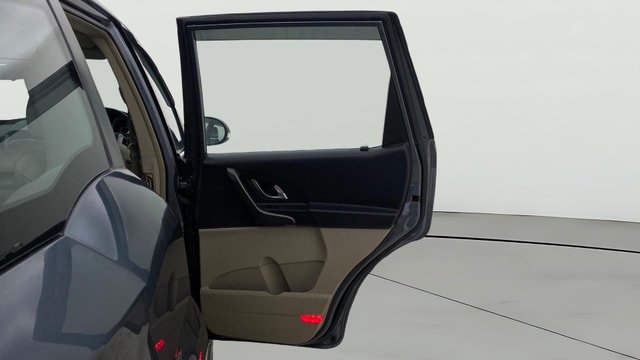 View Mahindra XUV500 Image 8 Used Mahindra XUV500 Image 8