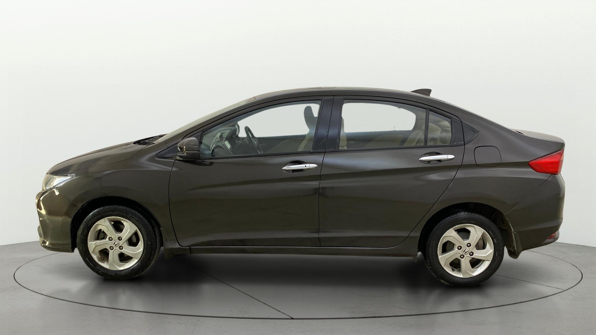 View 2015 Honda City ZX MT Diesel Anniversary Edition Image 6 Used 2015 Honda City ZX MT Diesel Anniversary Edition Image 6
