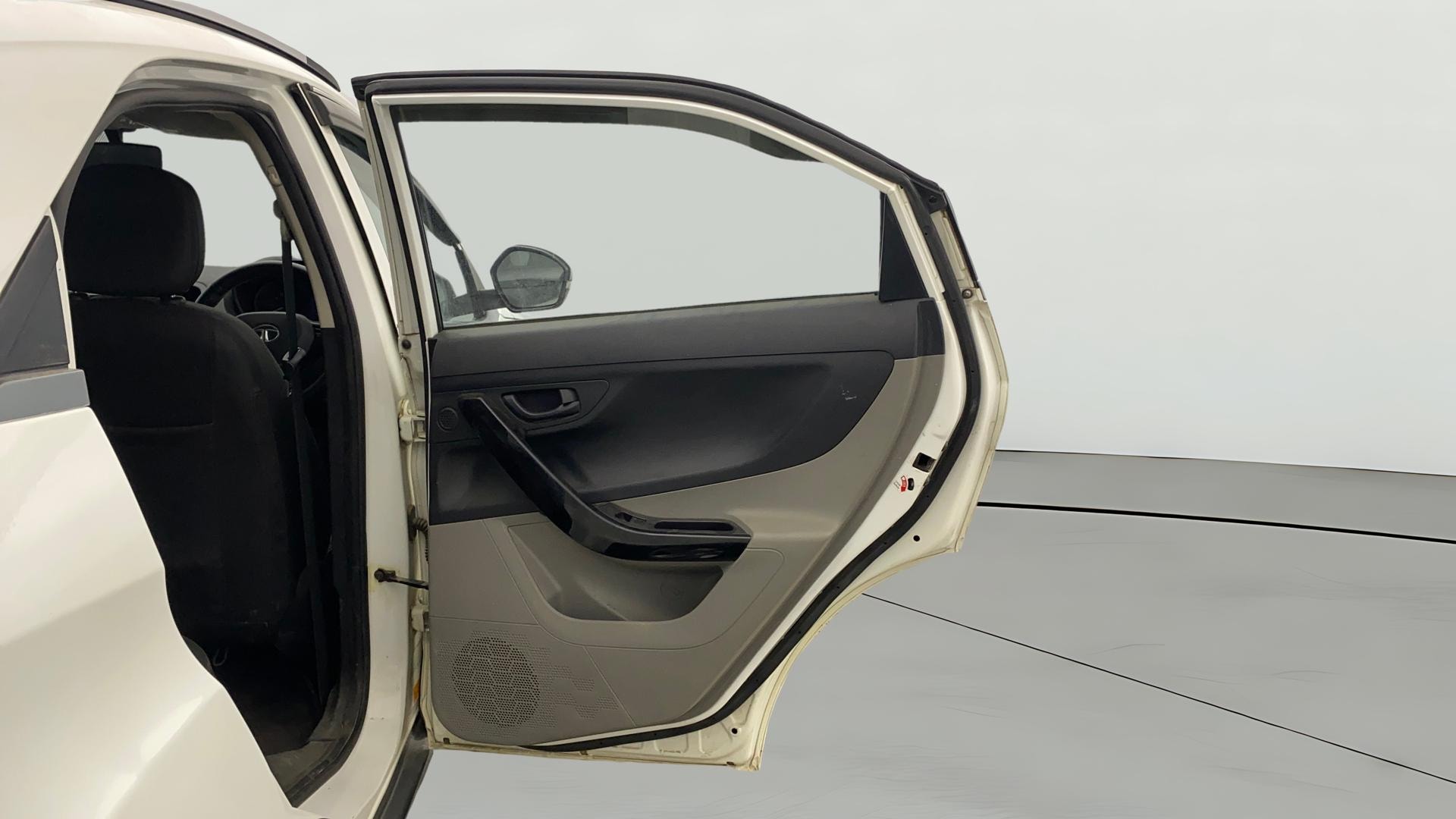 View 2019 Tata Nexon Revotron XMA AMT Image 7 Used 2019 Tata Nexon Revotron XMA AMT Image 7
