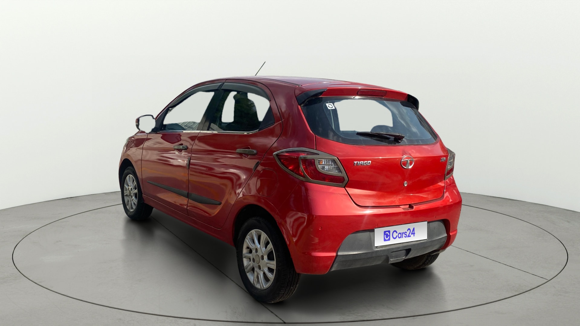 View 2018 Tata Tiago Revotorq XB Image 2 Used 2018 Tata Tiago Revotorq XB Image 2