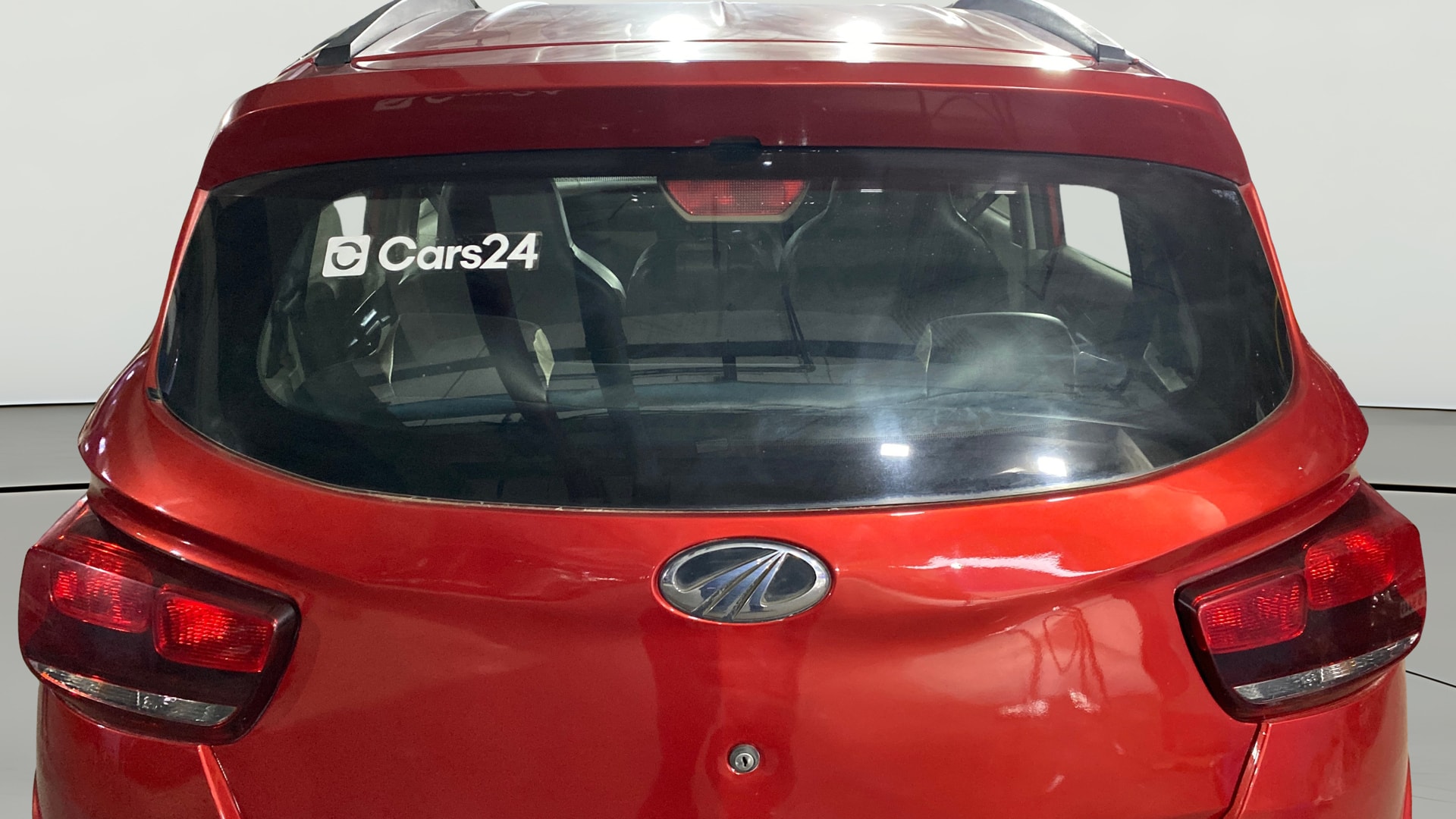 View 2016 Mahindra KUV100 K8 Diesel 6 Seater BS IV Image 4 Used 2016 Mahindra KUV100 K8 Diesel 6 Seater BS IV Image 4
