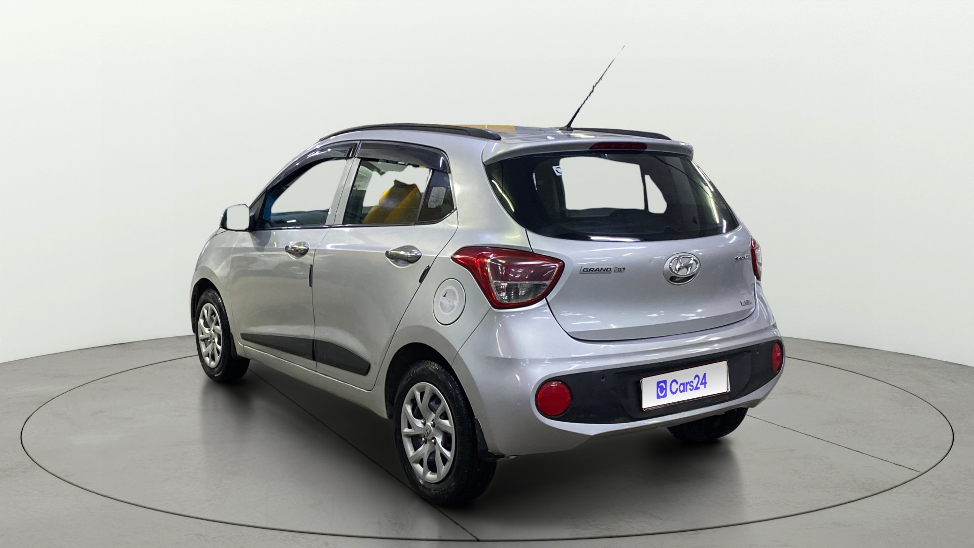 View 2017 Hyundai Grand i10 1.2 Sportz(O) Petrol Image 2 Used 2017 Hyundai Grand i10 1.2 Sportz(O) Petrol Image 2
