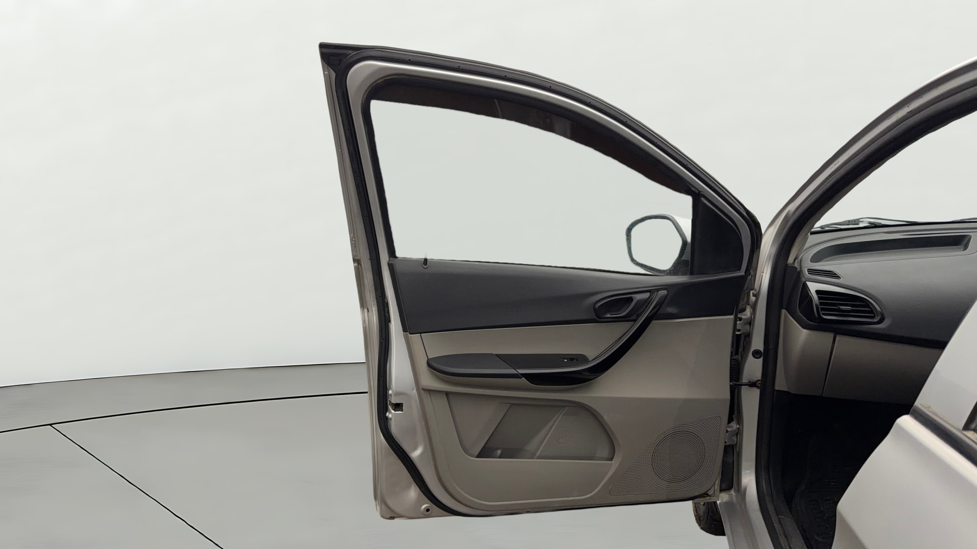 View 2017 Tata Tiago Revotorq XB Image 30 Used 2017 Tata Tiago Revotorq XB Image 30