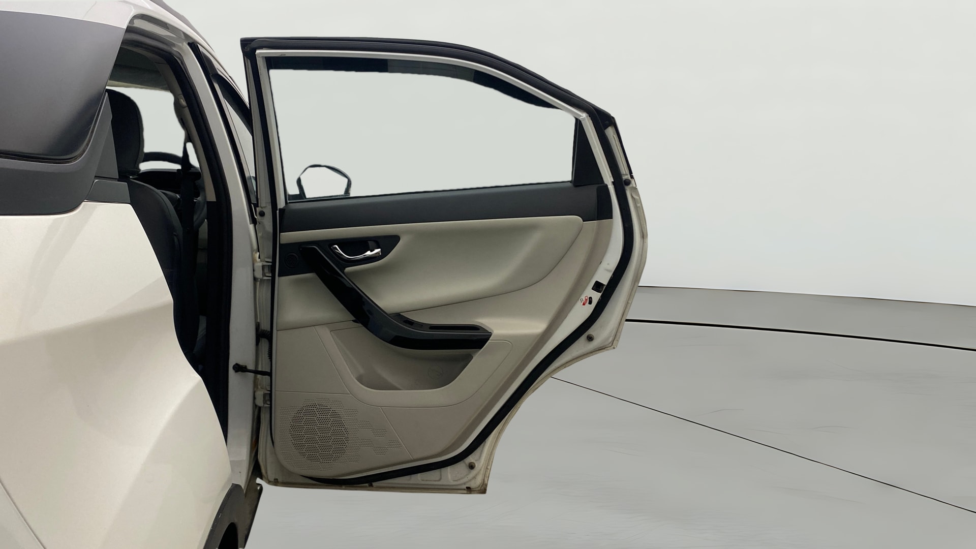 View 2024 Tata Nexon Revotron XZ Plus Lux Image 7 Used 2024 Tata Nexon Revotron XZ Plus Lux Image 7