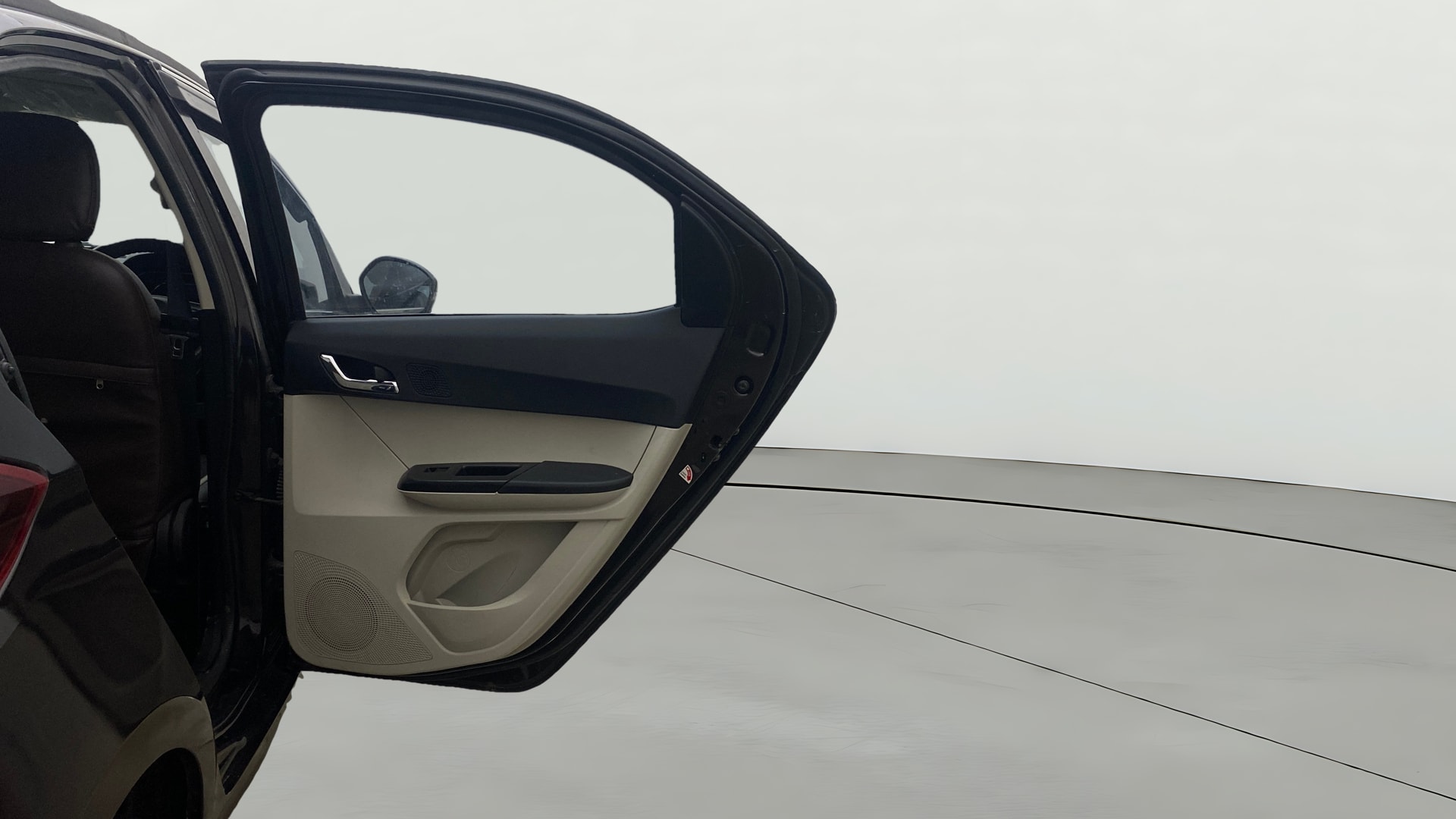 View 2022 Tata Tiago Revotorq XB Image 7 Used 2022 Tata Tiago Revotorq XB Image 7