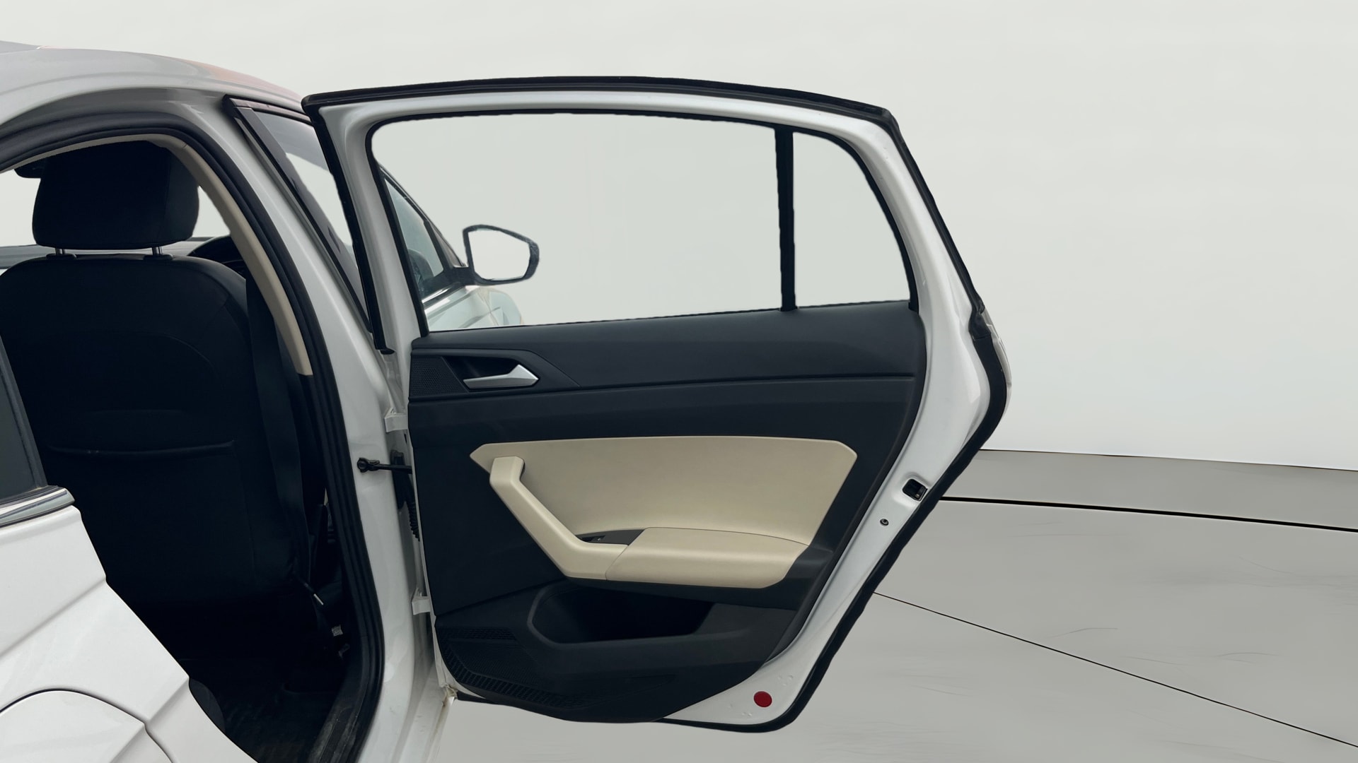View 2023 Volkswagen Virtus Topline 1.0 TSI MT Image 7 Used 2023 Volkswagen Virtus Topline 1.0 TSI MT Image 7