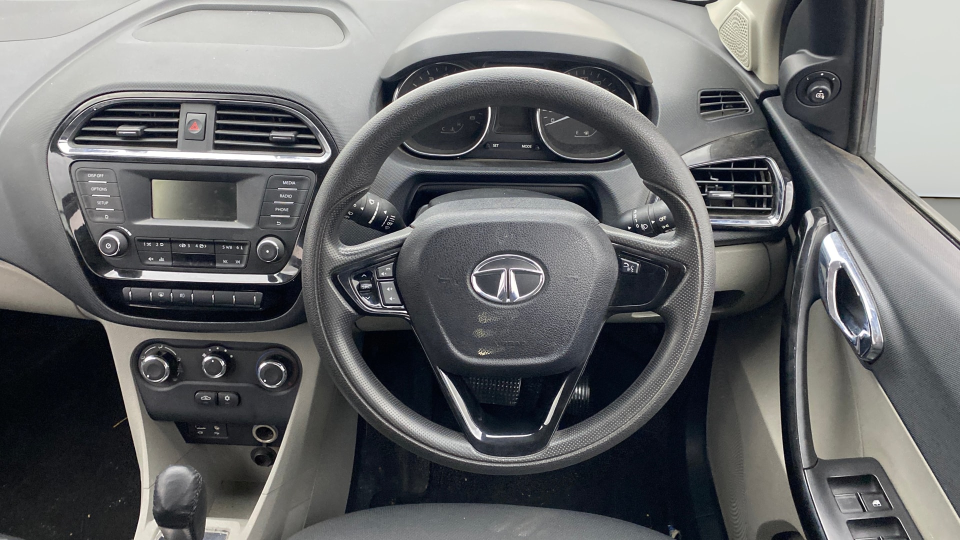 View 2018 Tata Tiago Revotorq XB Image 20 Used 2018 Tata Tiago Revotorq XB Image 20