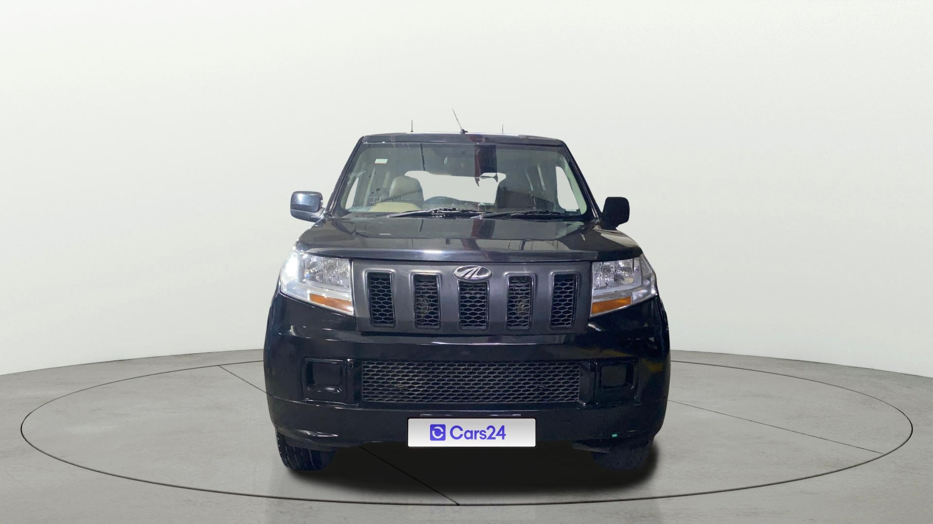 View 2017 Mahindra TUV300 T4 Image 1 Used 2017 Mahindra TUV300 T4 Image 1