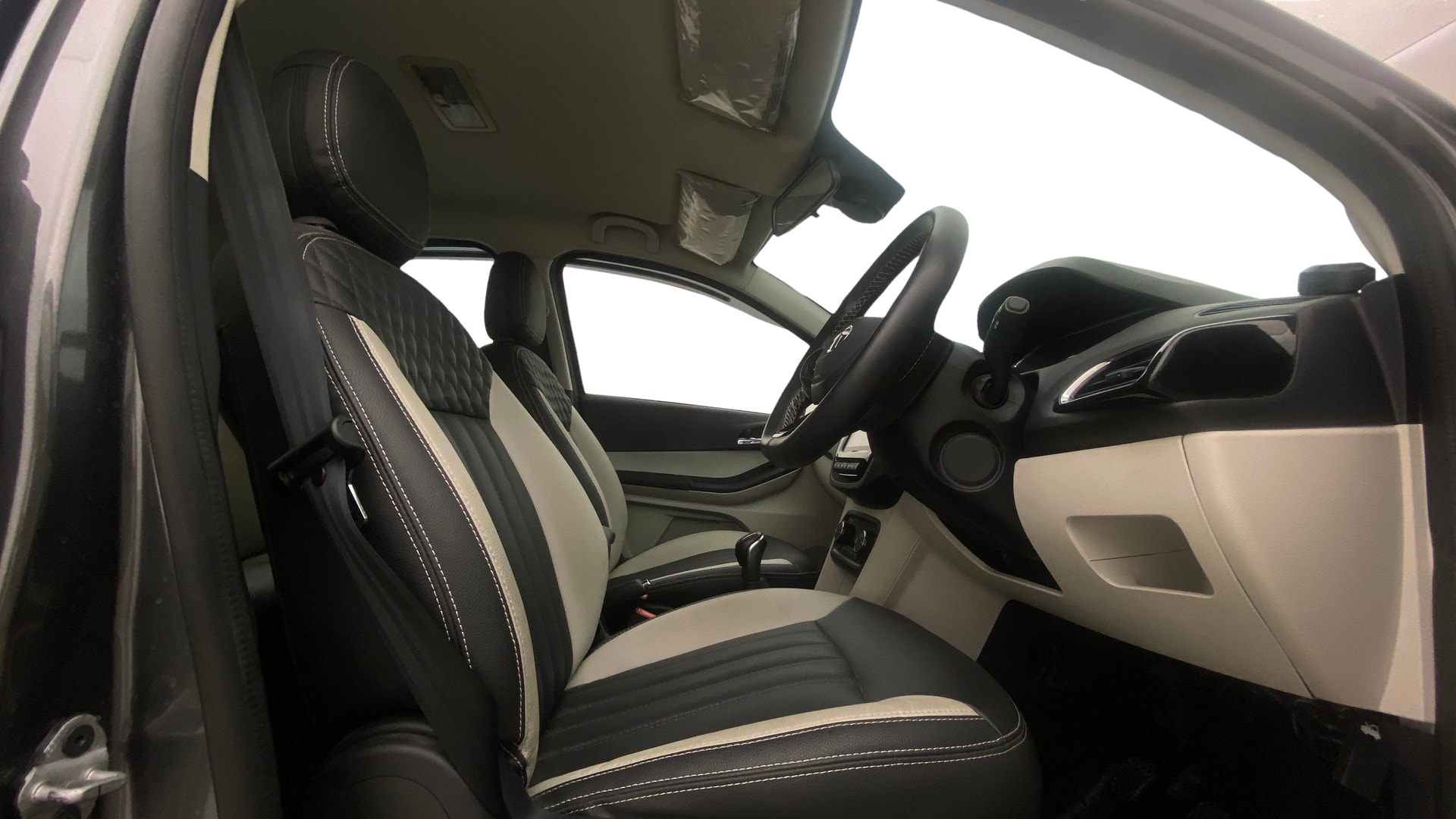 View 2023 Tata Tigor XE Diesel Image 26 Used 2023 Tata Tigor XE Diesel Image 26