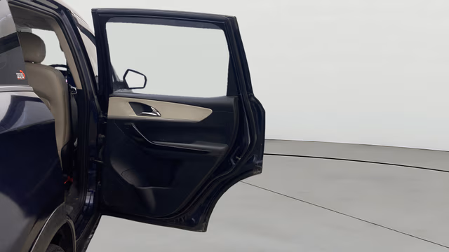 View Mahindra XUV700 Image 6 Used Mahindra XUV700 Image 6