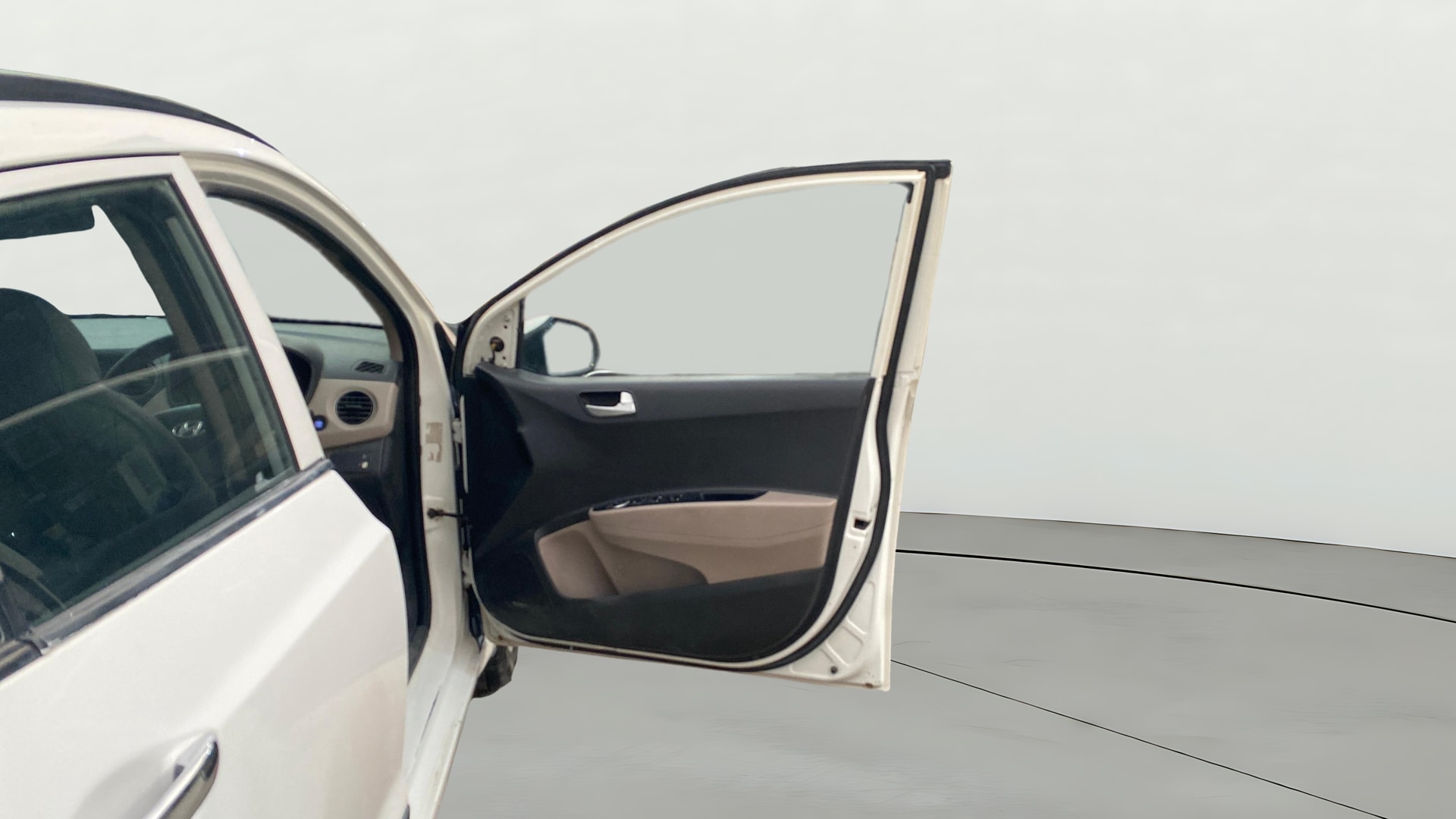 View 2015 Hyundai Grand i10 Sportz 1.2 Kappa Image 43 Used 2015 Hyundai Grand i10 Sportz 1.2 Kappa Image 43