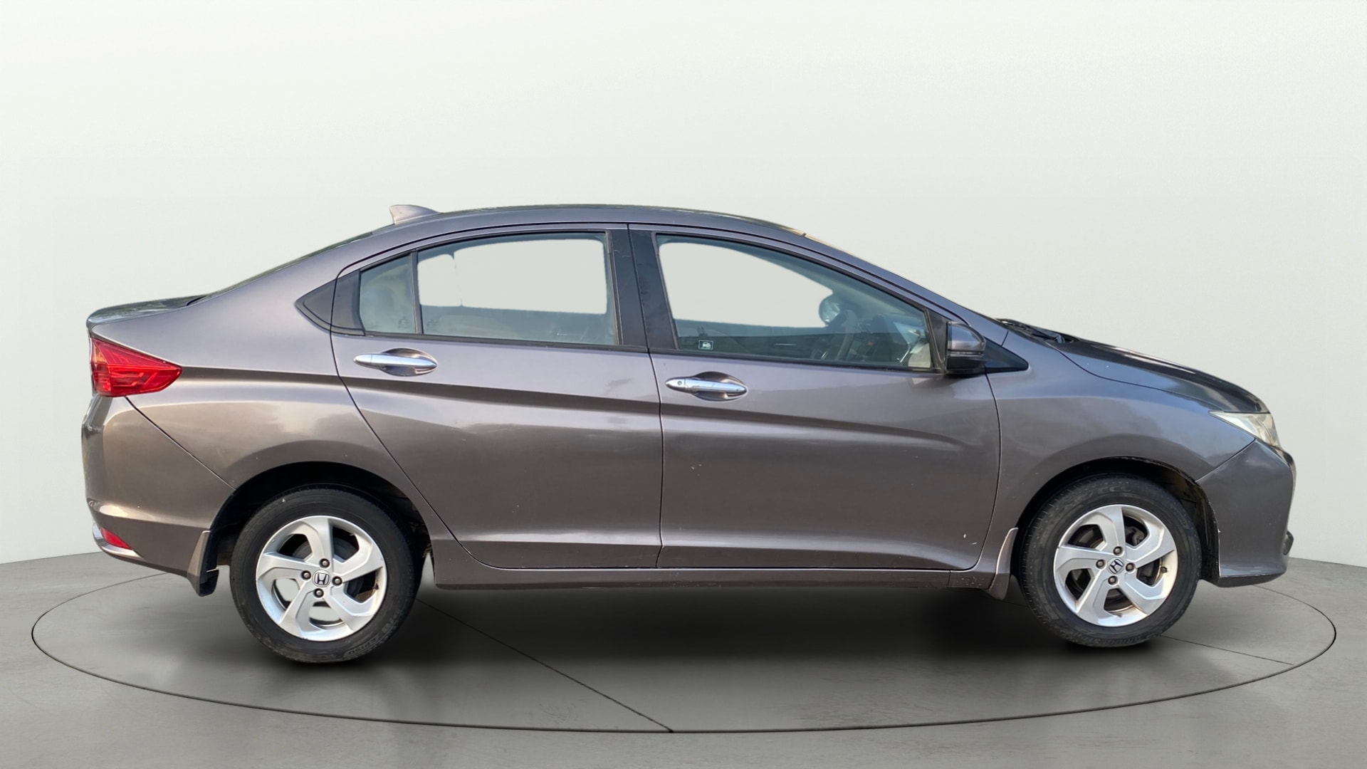 View 2014 Honda City ZX MT Diesel Anniversary Edition Image 9 Used 2014 Honda City ZX MT Diesel Anniversary Edition Image 9
