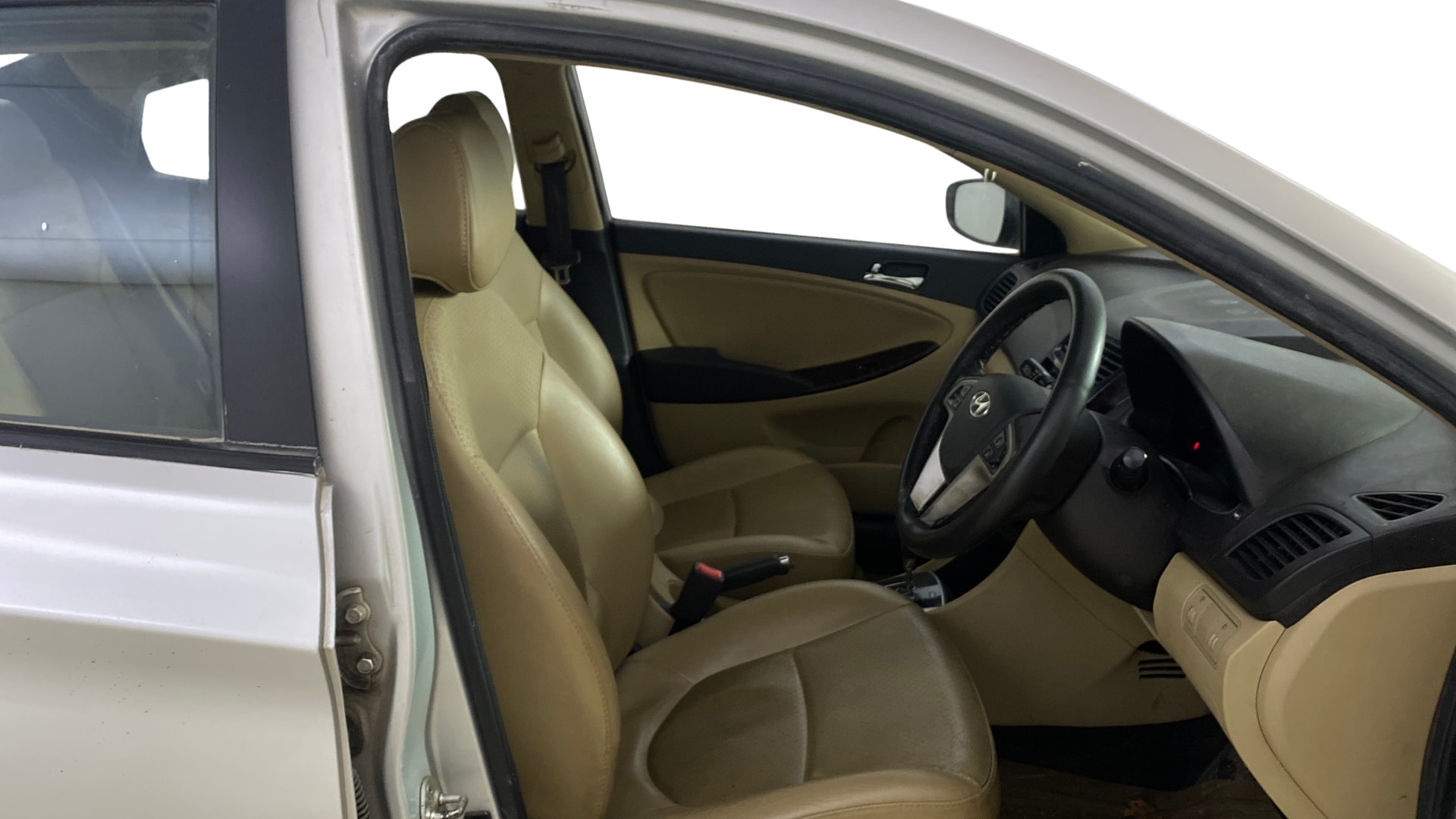 View 2013 Hyundai Fluidic Verna 1.6 VTVT SX AT Image 26 Used 2013 Hyundai Fluidic Verna 1.6 VTVT SX AT Image 26