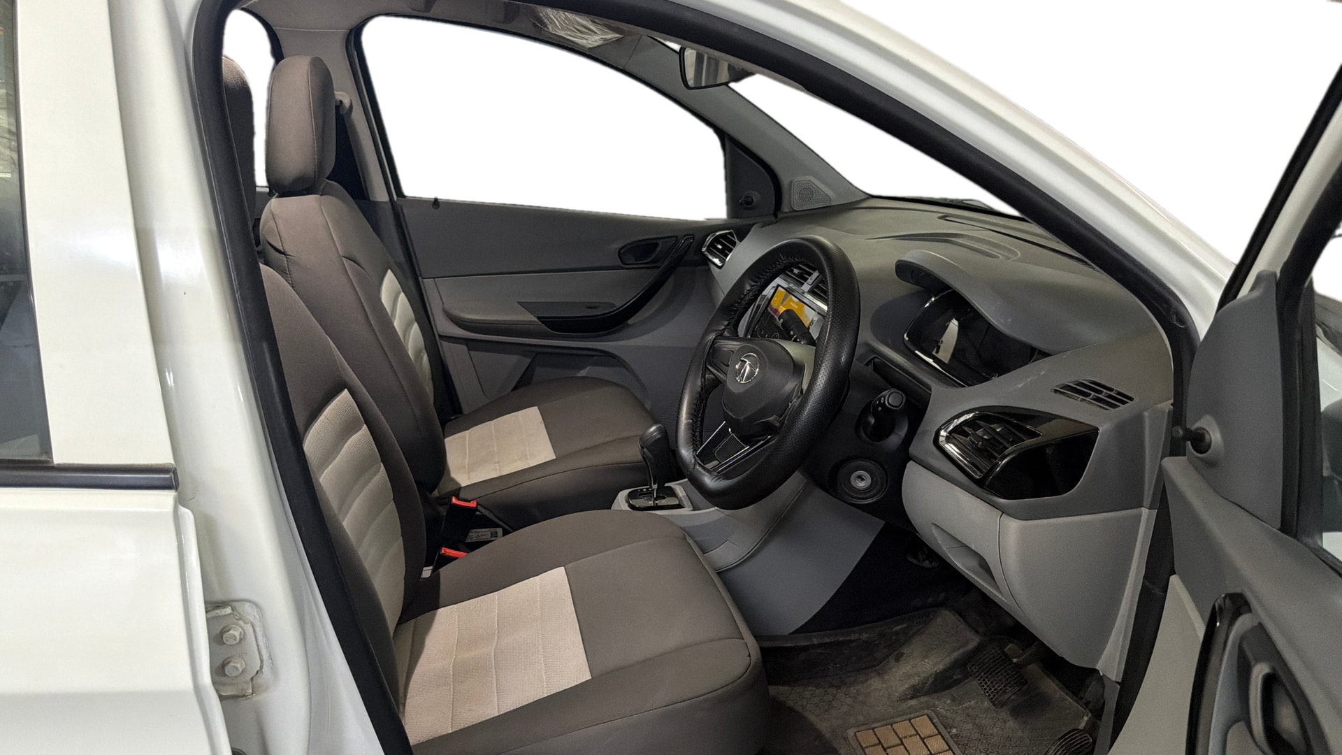 View 2022 Tata Tigor XE Diesel Image 25 Used 2022 Tata Tigor XE Diesel Image 25
