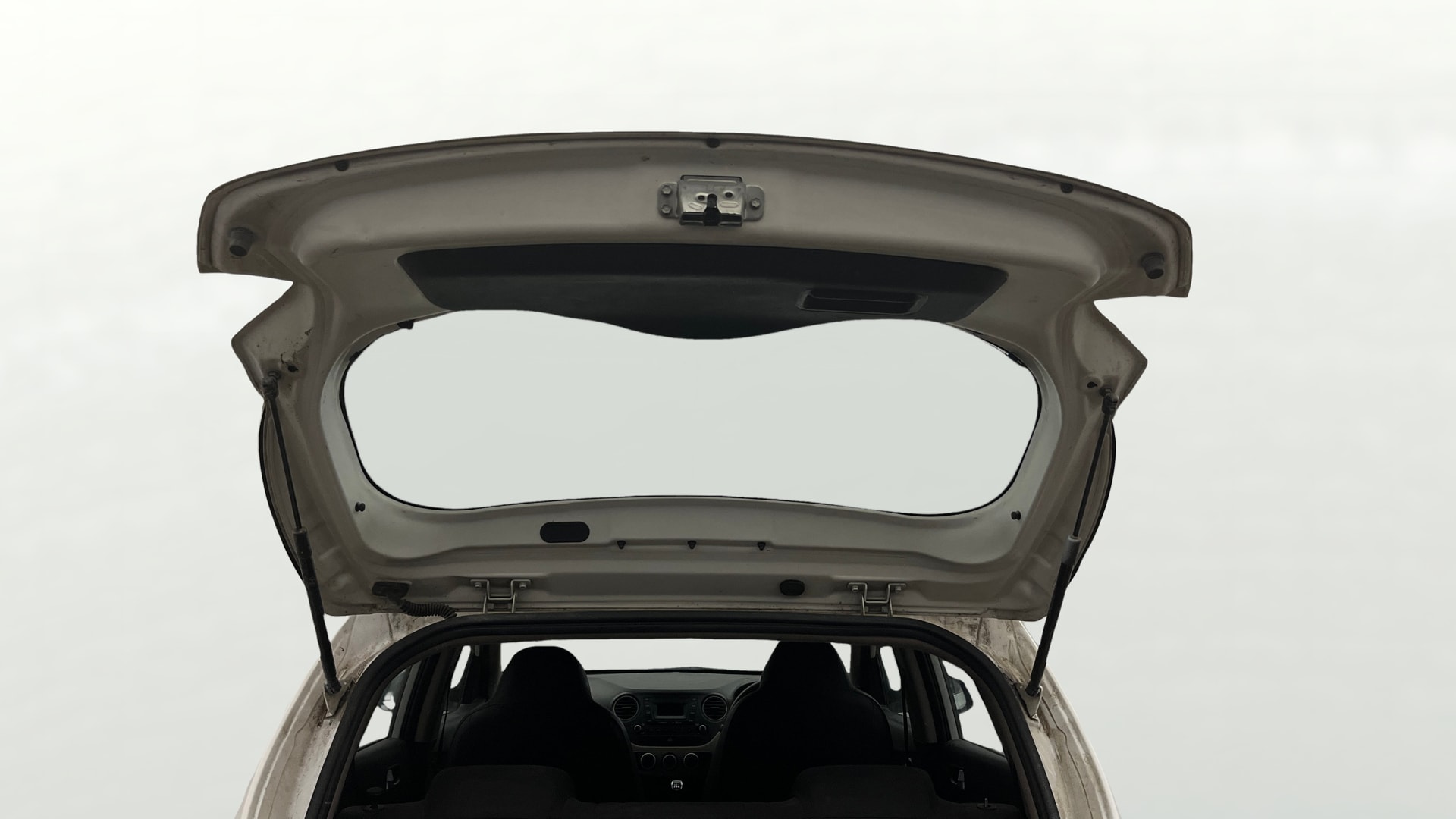 View 2016 Hyundai Grand i10 Sportz 1.2 Kappa Image 29 Used 2016 Hyundai Grand i10 Sportz 1.2 Kappa Image 29