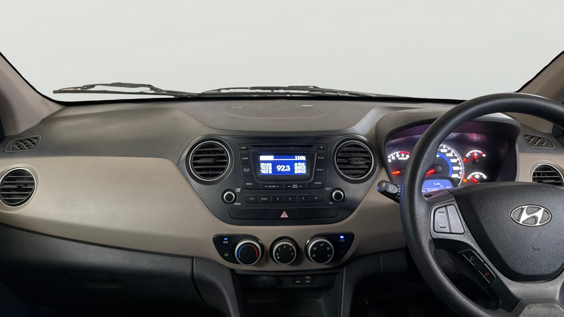 View 2016 Hyundai Grand i10 Sportz 1.2 Kappa Image 17 Used 2016 Hyundai Grand i10 Sportz 1.2 Kappa Image 17