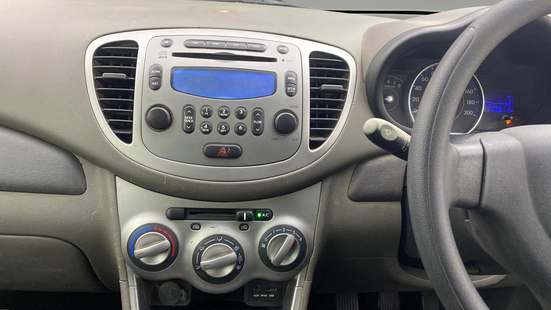 View 2014 Hyundai i10 1.2 Asta MT Image 17 Used 2014 Hyundai i10 1.2 Asta MT Image 17