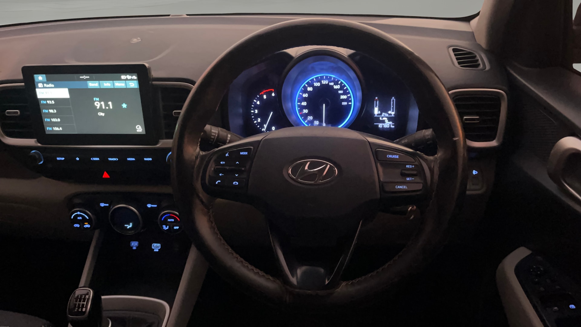 View 2019 Hyundai Venue SX 1.4 Diesel Dual Tone BS IV Image 20 Used 2019 Hyundai Venue SX 1.4 Diesel Dual Tone BS IV Image 20