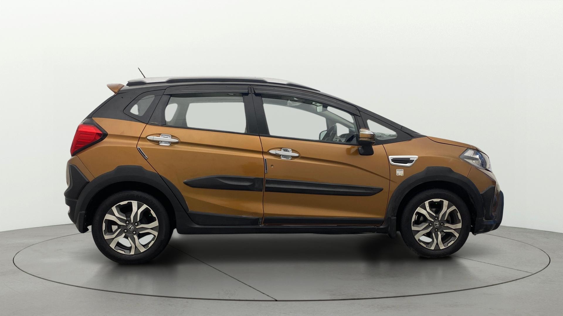 View 2017 Honda WR-V S MT Diesel Edge Edition Image 8 Used 2017 Honda WR-V S MT Diesel Edge Edition Image 8
