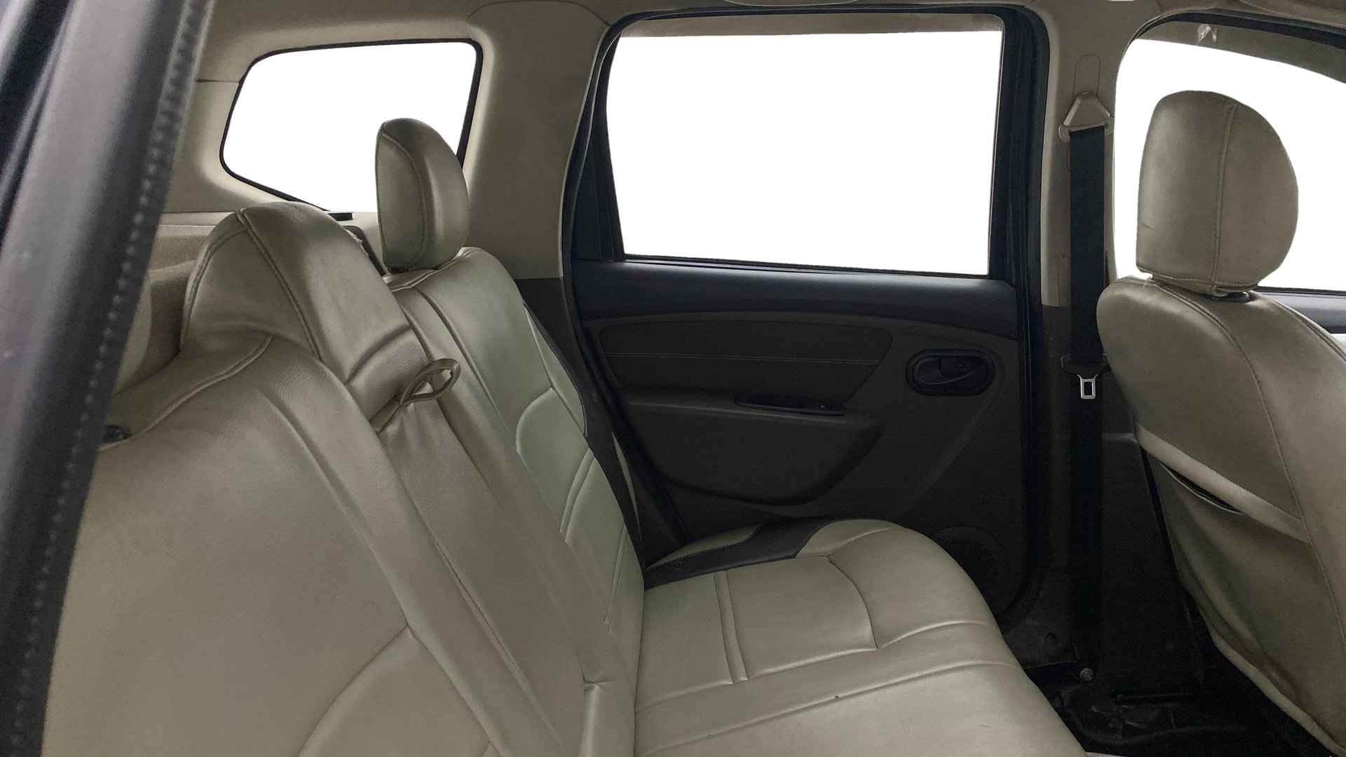 View 2016 Renault Duster RxL Diesel 110 PS 4x2 AMT Image 28 Used 2016 Renault Duster RxL Diesel 110 PS 4x2 AMT Image 28