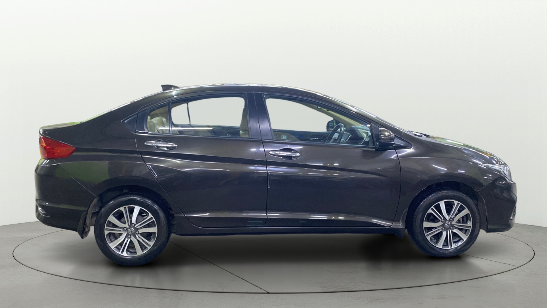 View 2019 Honda City ZX MT Diesel Anniversary Edition Image 27 Used 2019 Honda City ZX MT Diesel Anniversary Edition Image 27