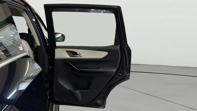 View Mahindra XUV700 Image 6 Used Mahindra XUV700 Image 6