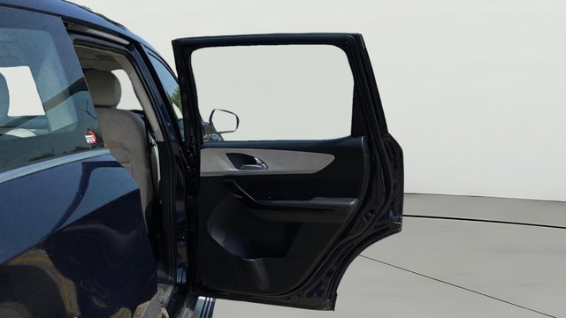 View Mahindra XUV700 Image 6 Used Mahindra XUV700 Image 6