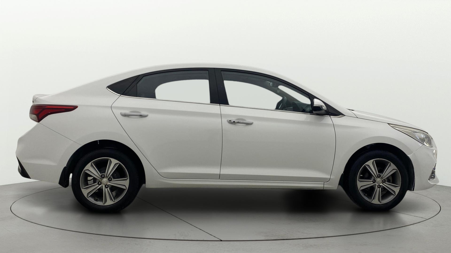 View 2018 Hyundai Verna 1.6 VTVT SX (O) AT Image 27 Used 2018 Hyundai Verna 1.6 VTVT SX (O) AT Image 27