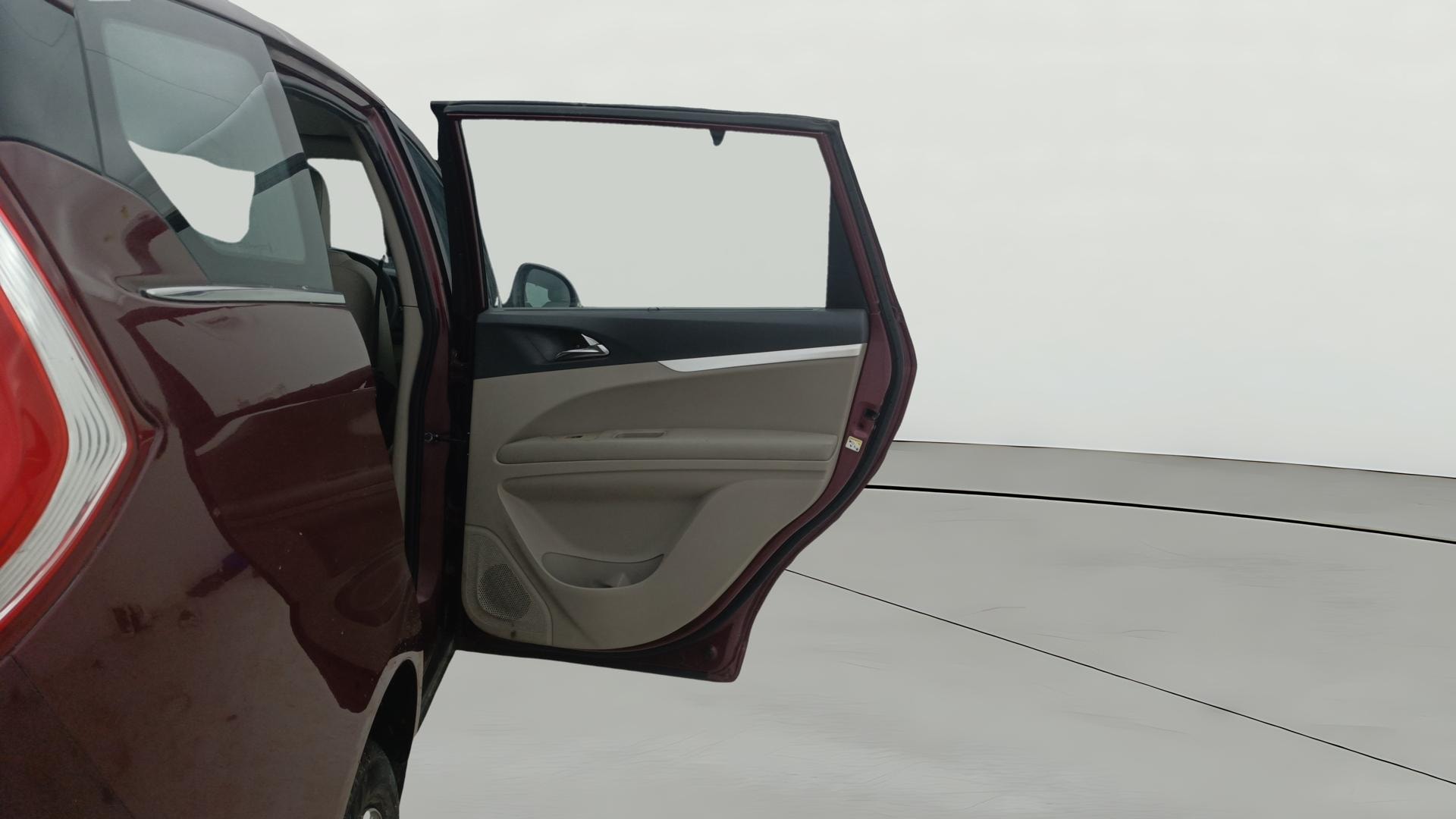 View 2020 Mahindra Marazzo M8 7-Seater Image 6 Used 2020 Mahindra Marazzo M8 7-Seater Image 6
