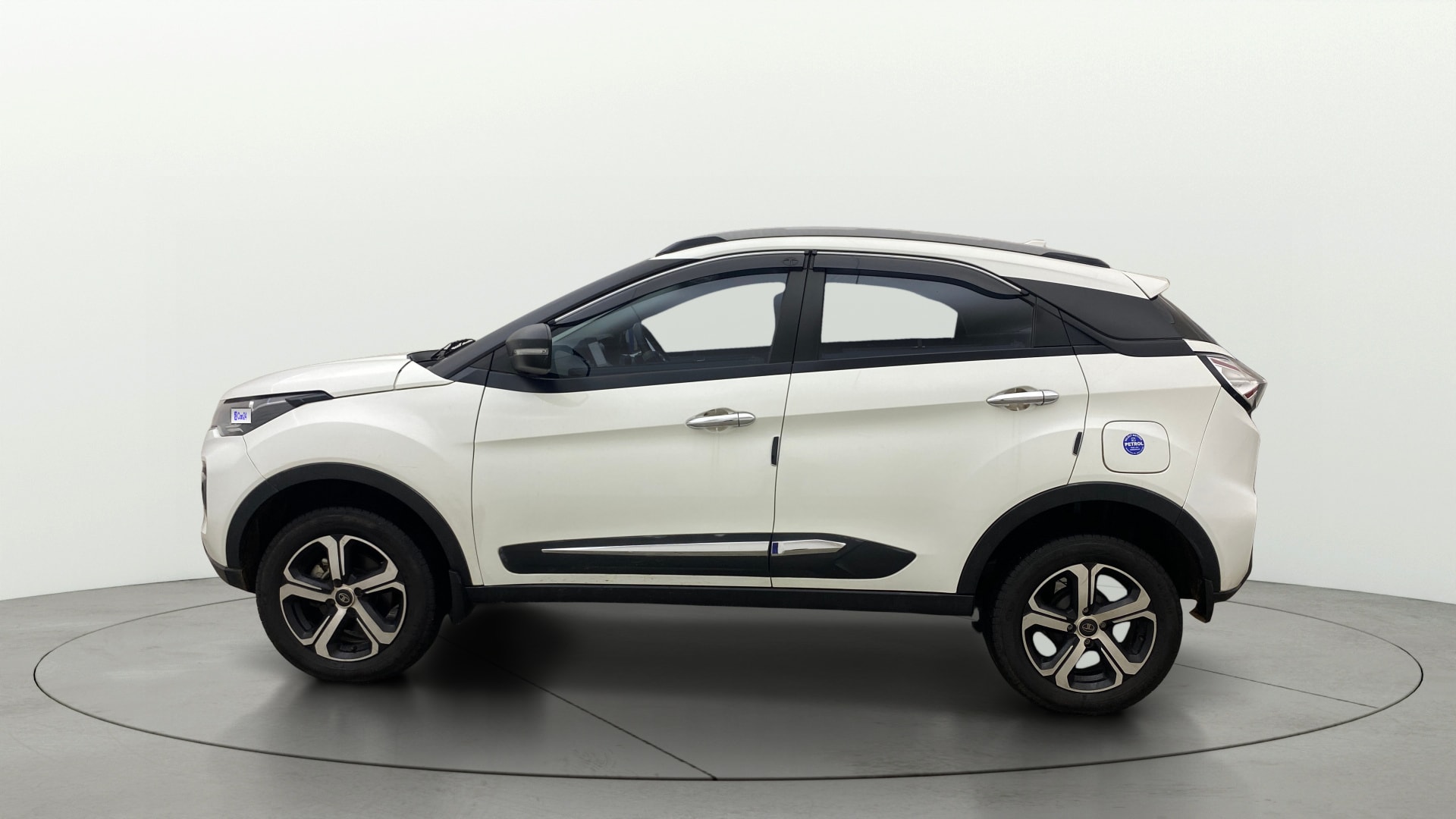 View 2023 Tata Nexon Revotron XE Image 5 Used 2023 Tata Nexon Revotron XE Image 5