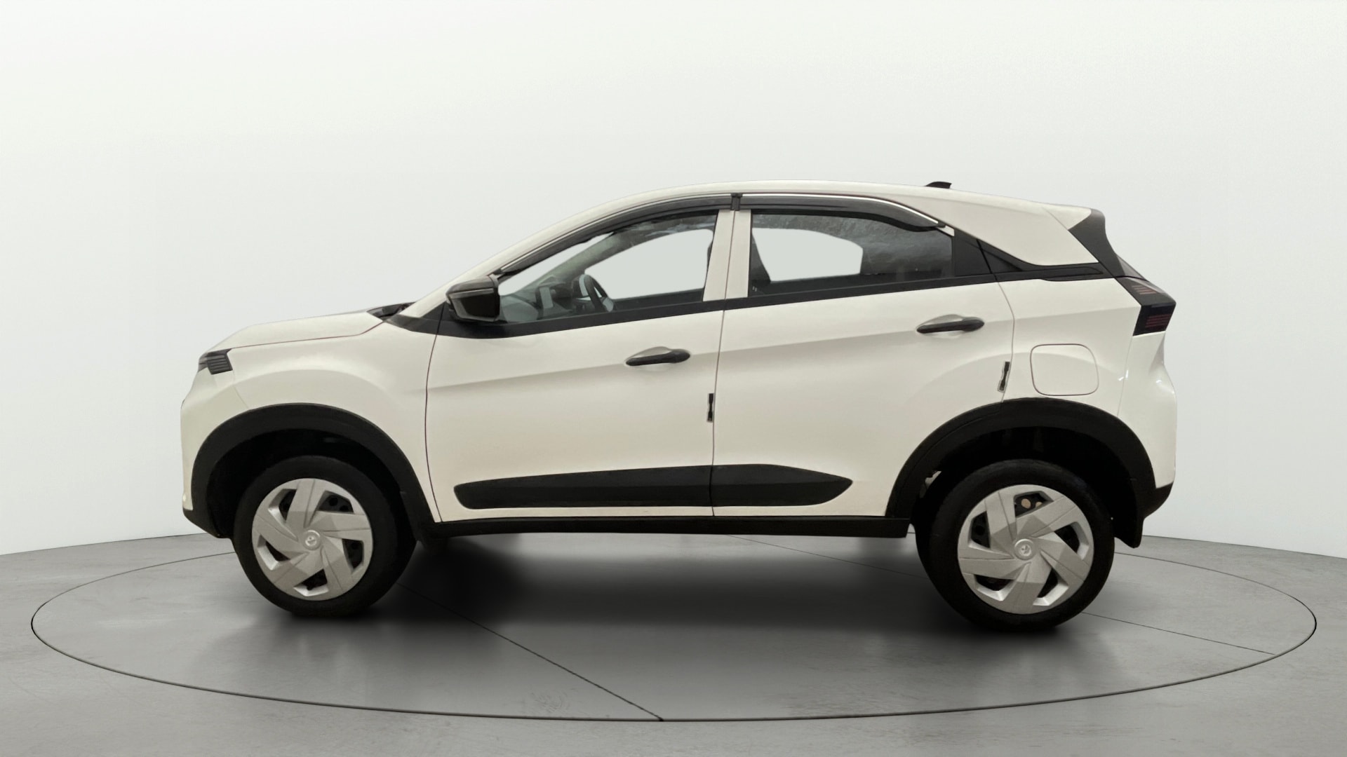View 2024 Tata Nexon Revotron XE Image 5 Used 2024 Tata Nexon Revotron XE Image 5