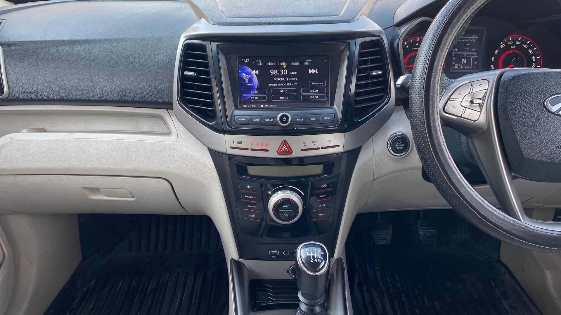 View 2021 Mahindra XUV300 W4 Petrol BS IV Image 33 Used 2021 Mahindra XUV300 W4 Petrol BS IV Image 33