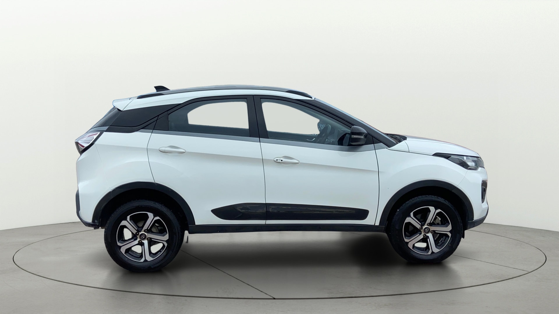 View 2022 Tata Nexon Revotron XE Image 9 Used 2022 Tata Nexon Revotron XE Image 9