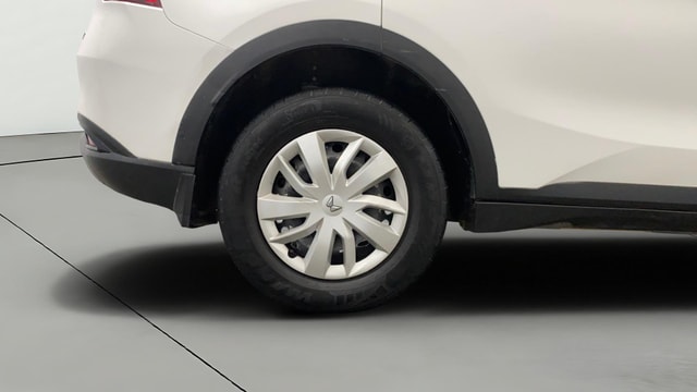 View Mahindra XUV700 Image 24 Used Mahindra XUV700 Image 24