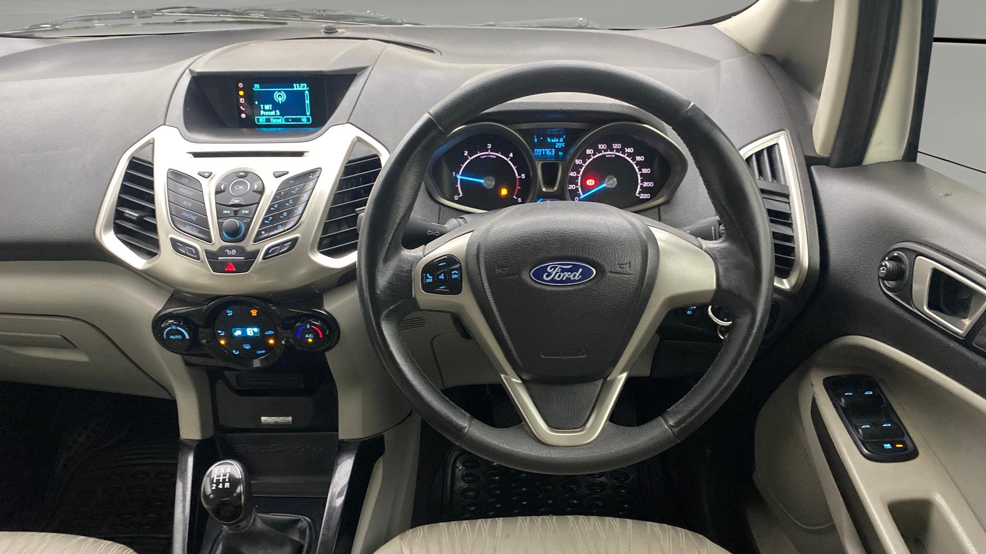 View 2015 Ford EcoSport 1.5 TDCi Diesel Ambiente BS IV Image 20 Used 2015 Ford EcoSport 1.5 TDCi Diesel Ambiente BS IV Image 20